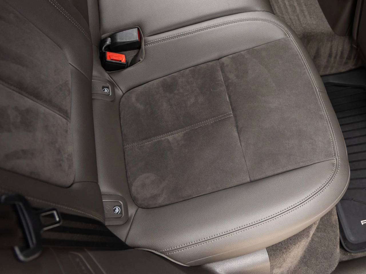 2021 Porsche Macan Macan