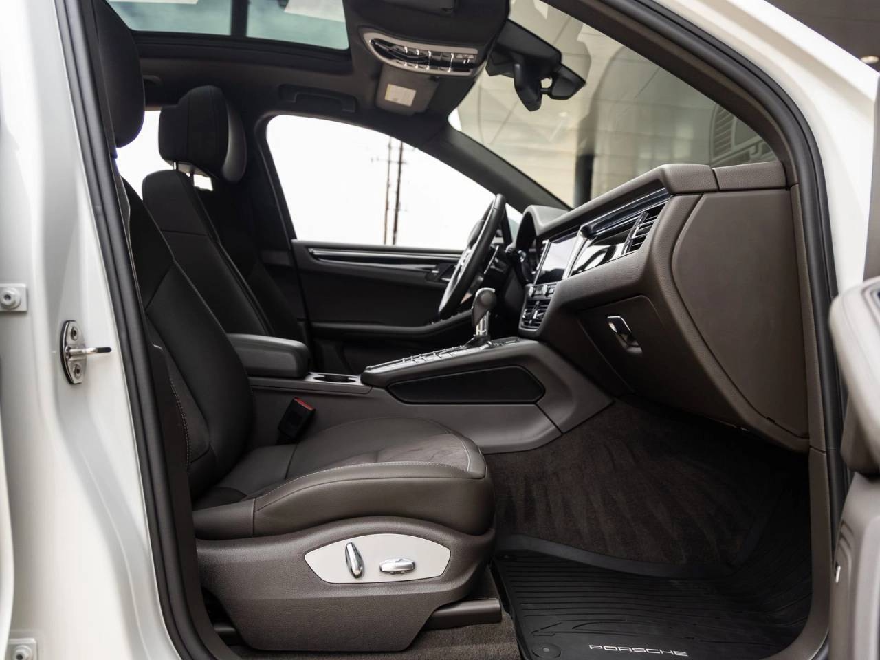 2021 Porsche Macan Macan