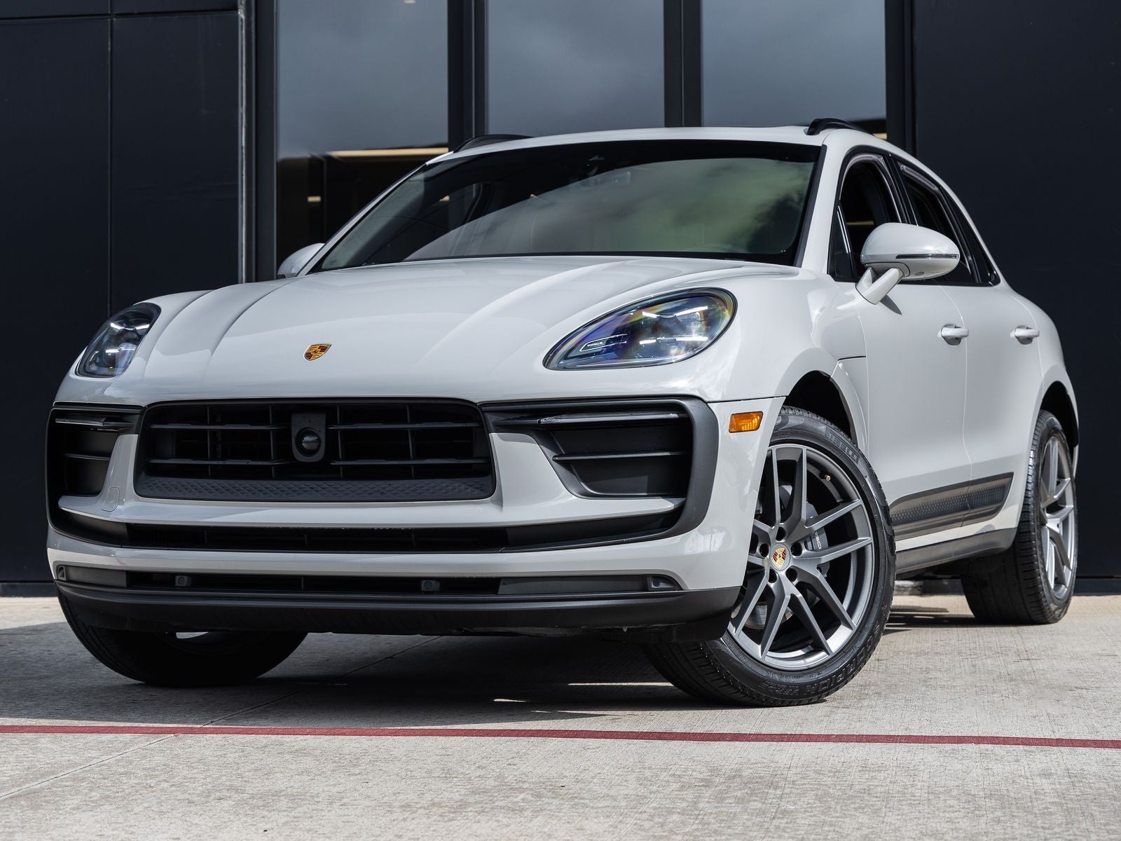 2023 Porsche Macan AWD