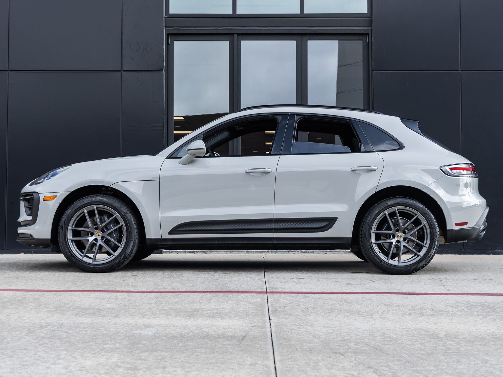 2023 Porsche Macan AWD