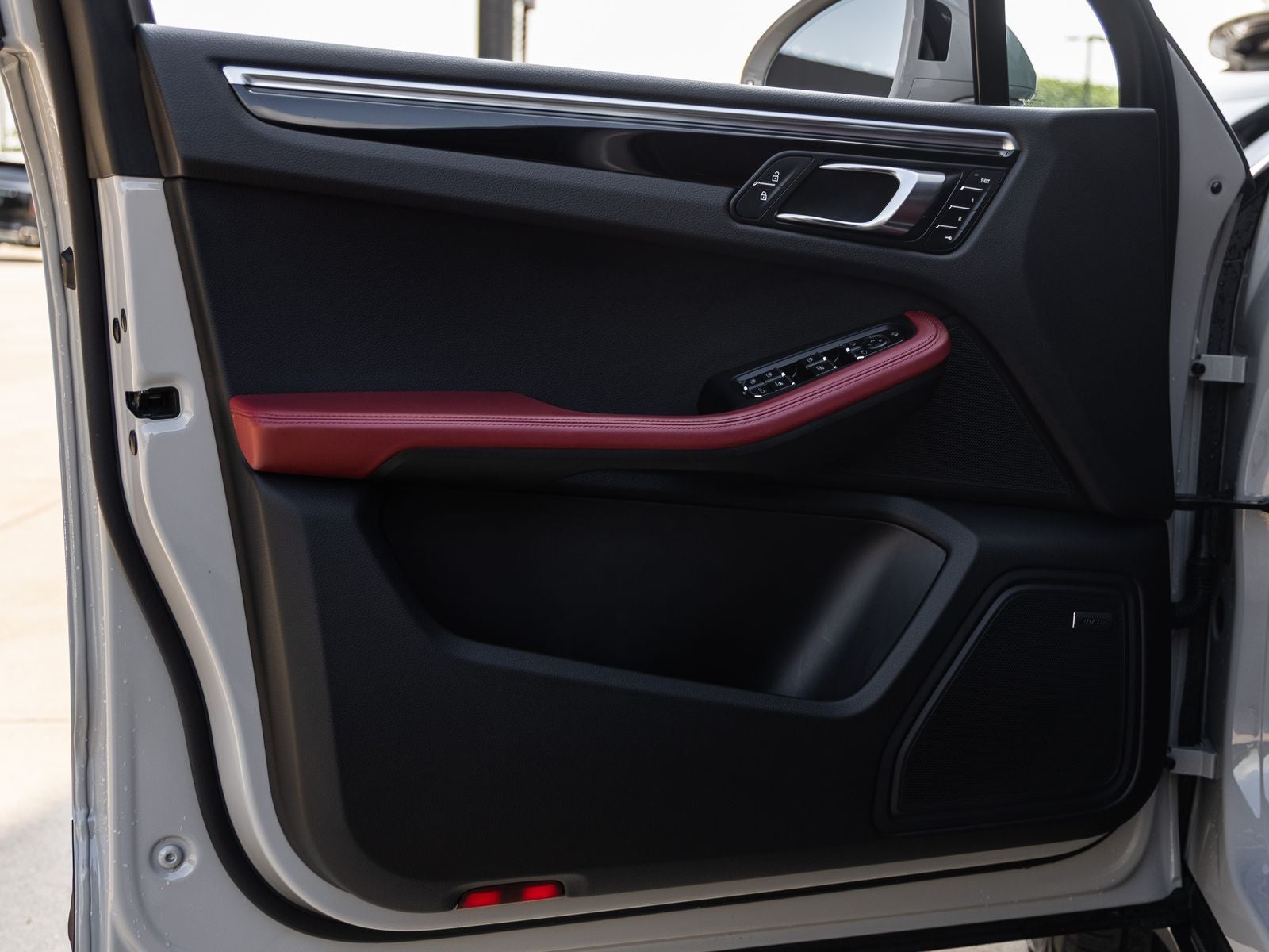 2023 Porsche Macan AWD