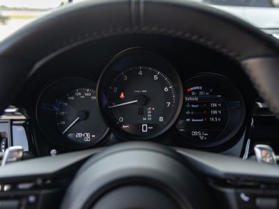 2023 Porsche Macan AWD