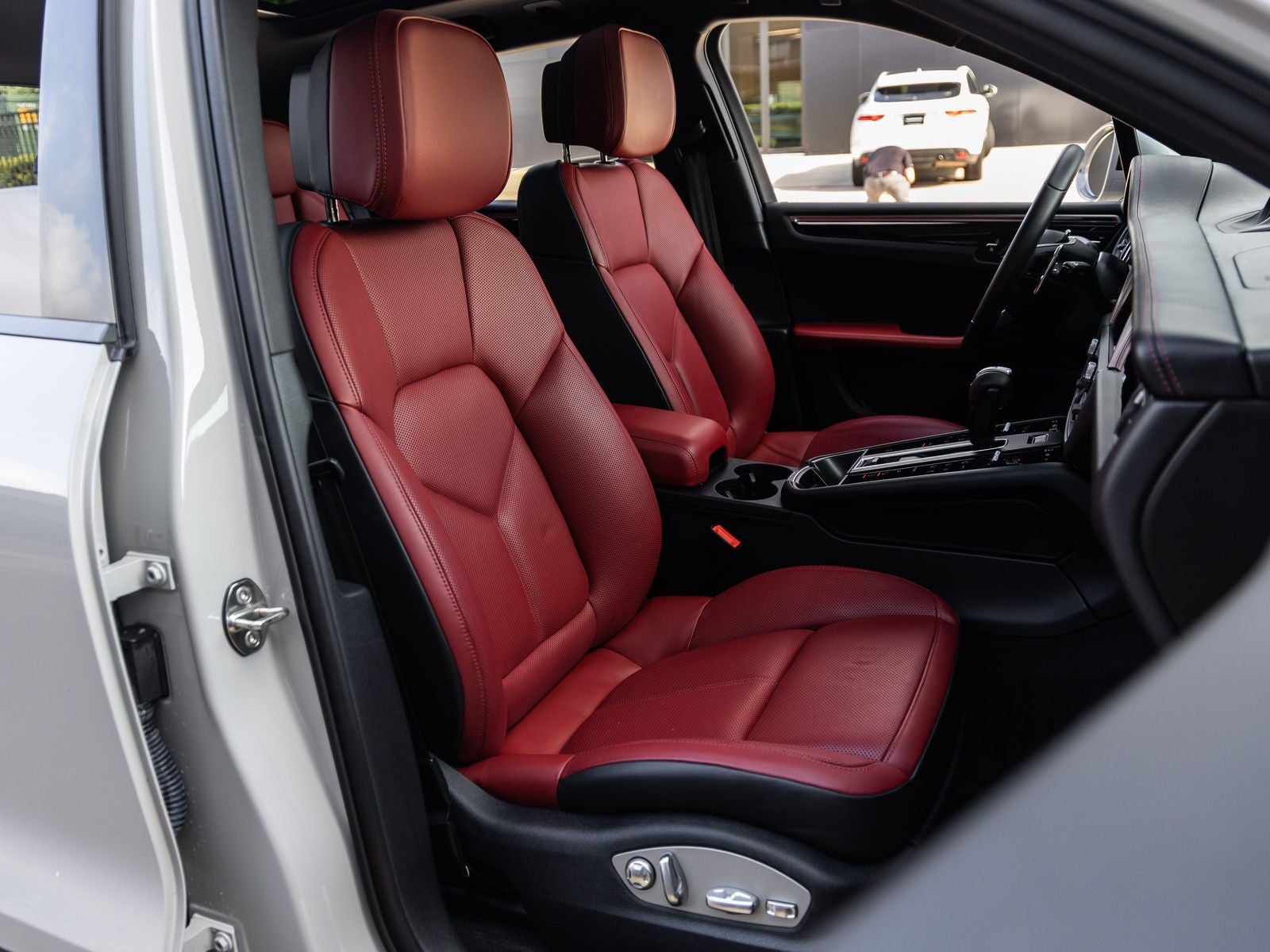 2023 Porsche Macan AWD