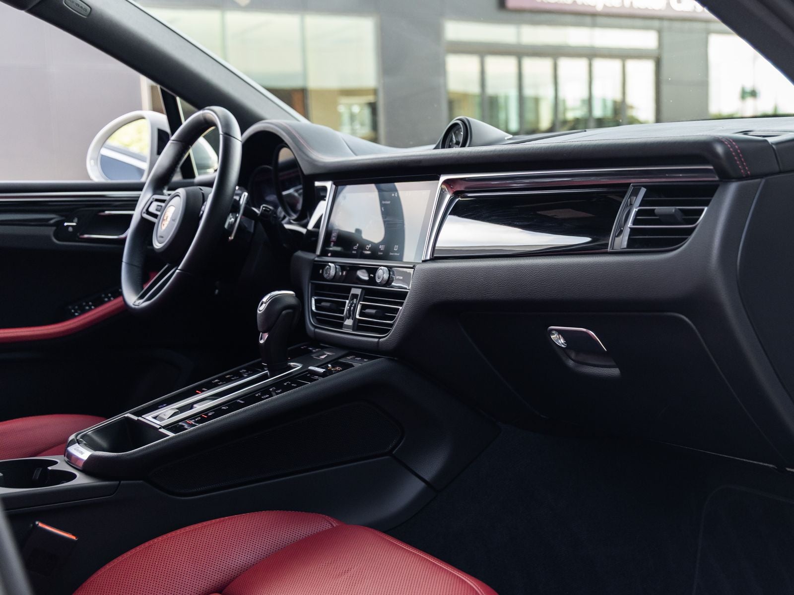 2023 Porsche Macan AWD