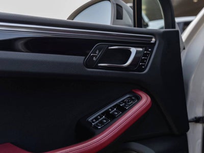 2023 Porsche Macan AWD