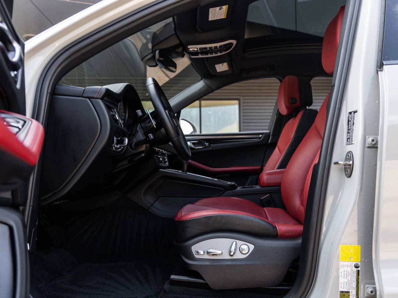 2023 Porsche Macan AWD