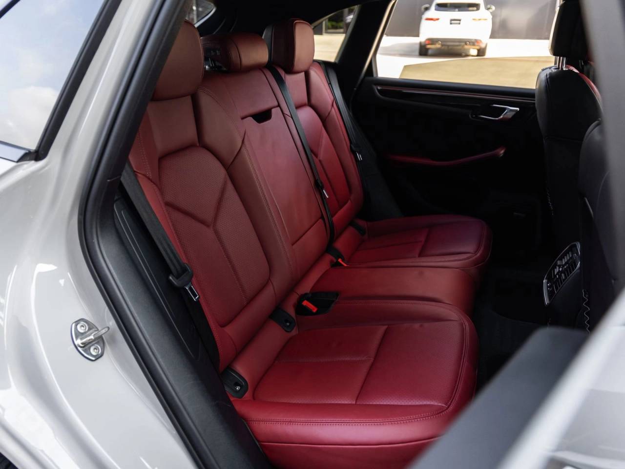 2023 Porsche Macan AWD