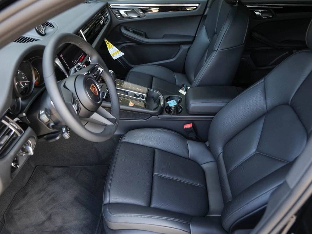 2025 Porsche Macan AWD