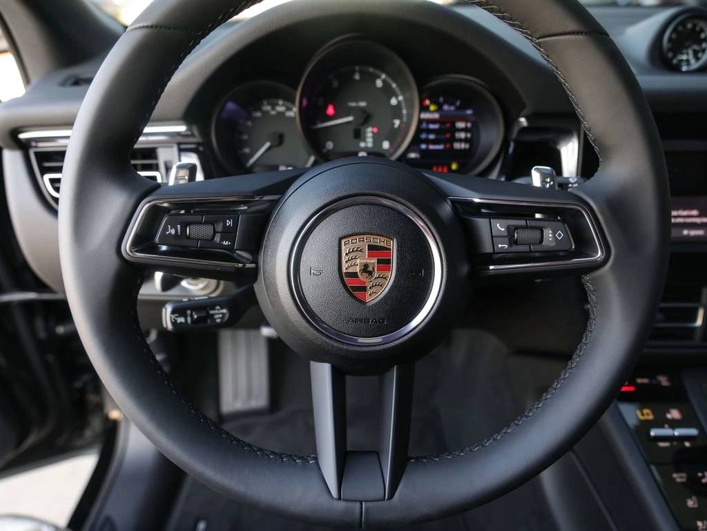 2025 Porsche Macan AWD