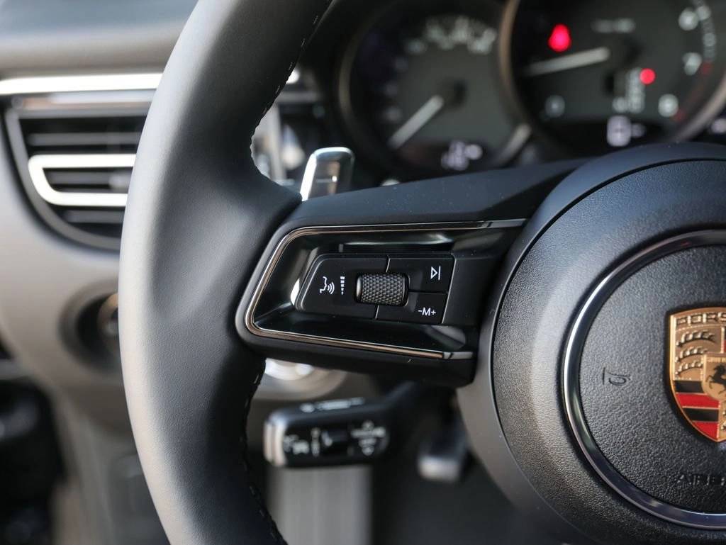 2025 Porsche Macan AWD