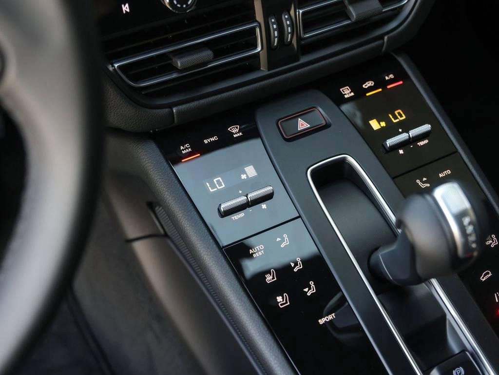 2025 Porsche Macan AWD