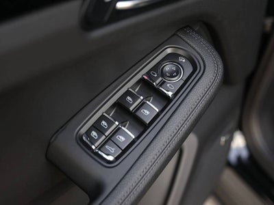 2025 Porsche Macan AWD