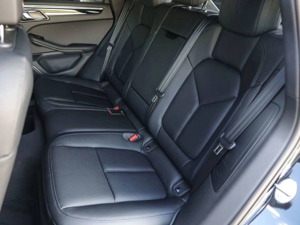 2025 Porsche Macan AWD