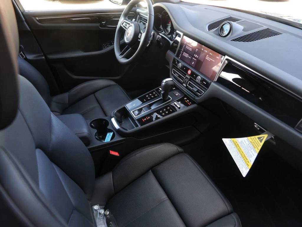 2025 Porsche Macan AWD
