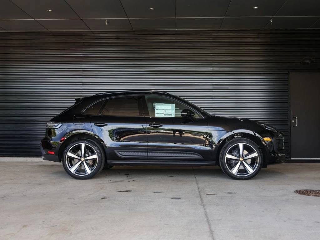 2025 Porsche Macan AWD