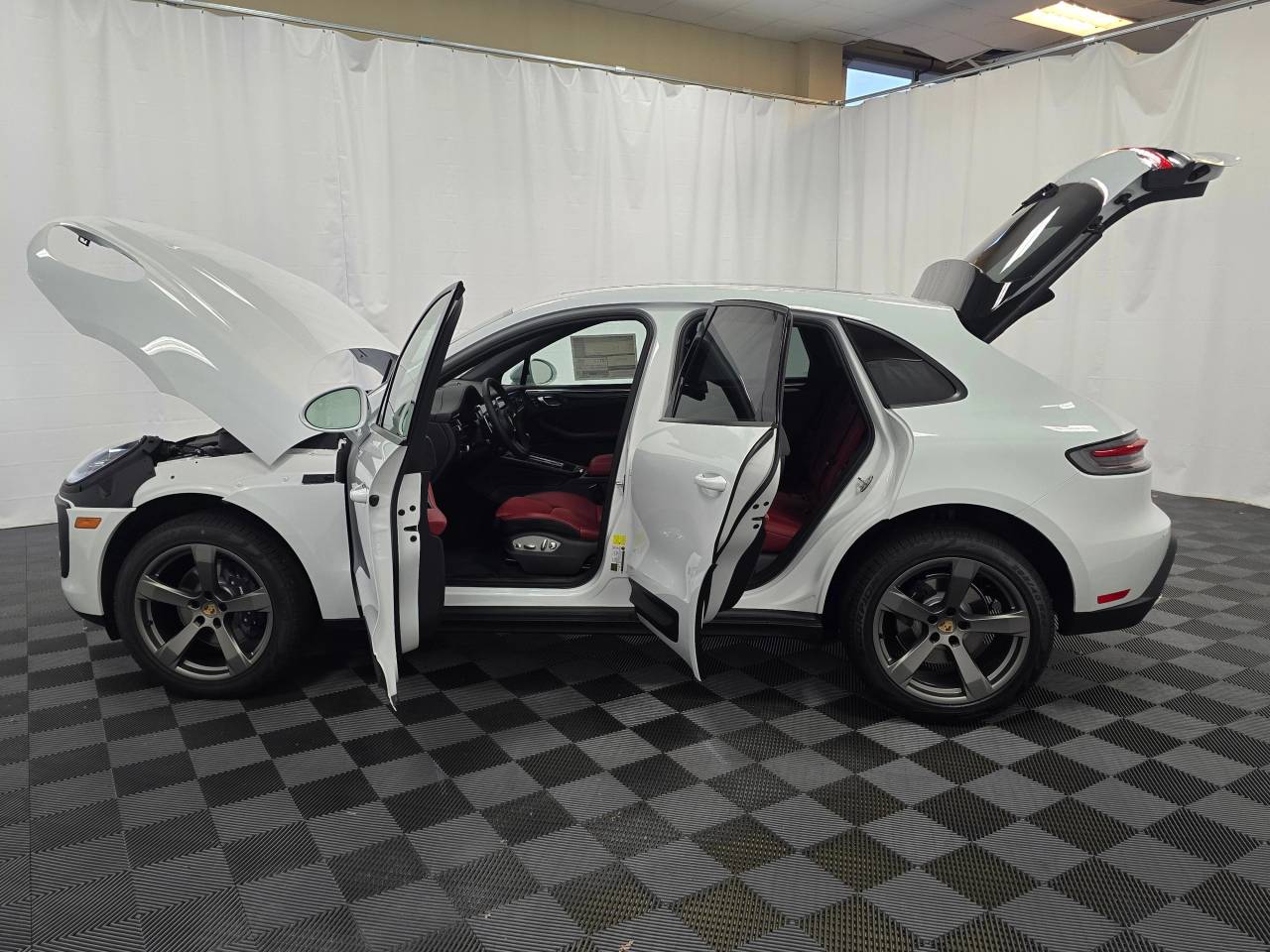 2026 Porsche Macan AWD