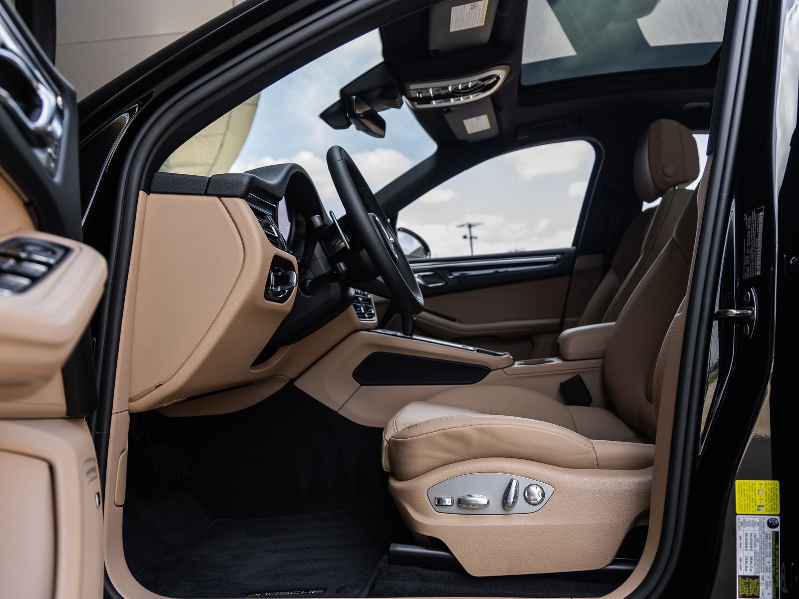 2026 Porsche Macan AWD