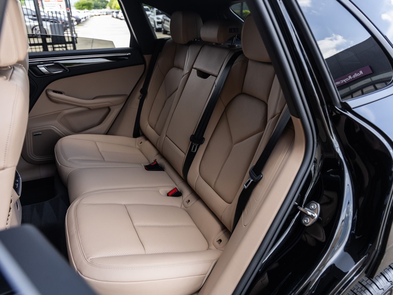 2026 Porsche Macan AWD