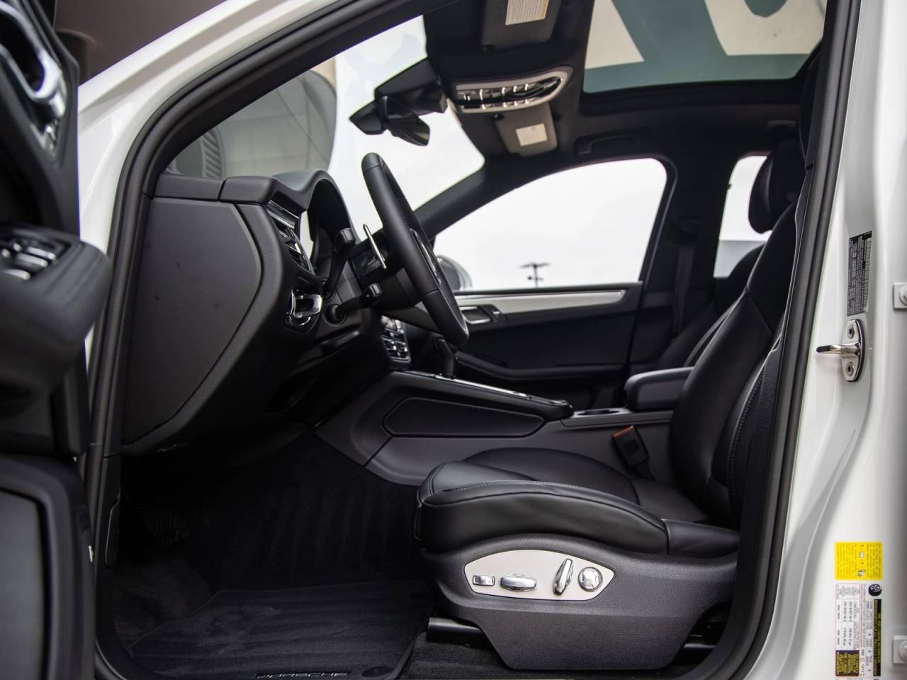 2026 Porsche Macan AWD