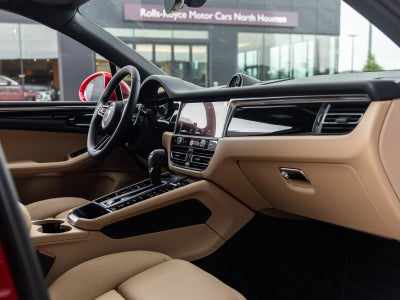 2026 Porsche Macan AWD