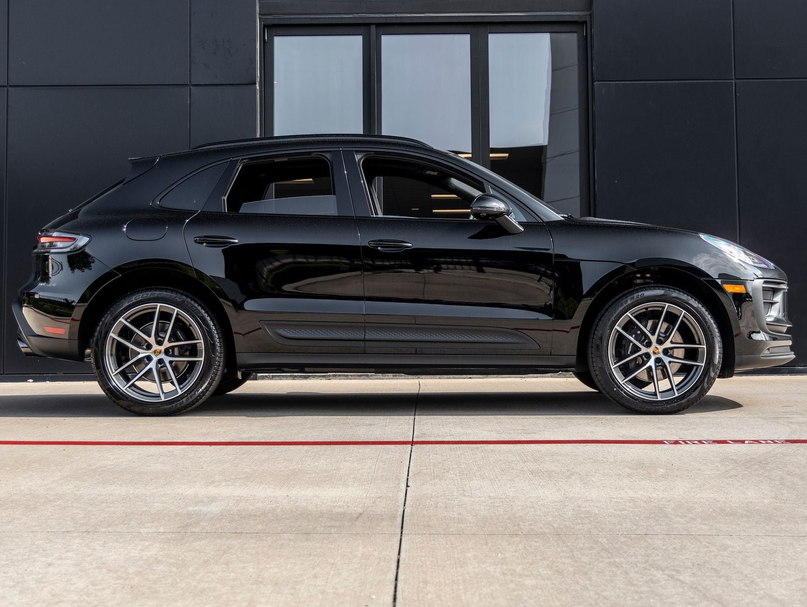 2026 Porsche Macan Base