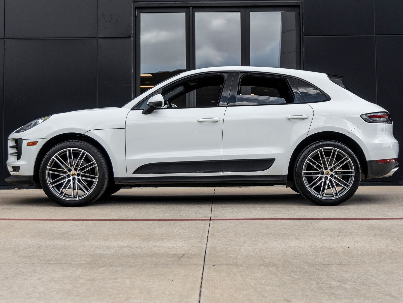 2020 Porsche Macan Macan