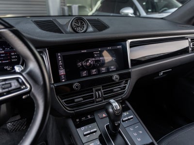 2023 Porsche Macan Macan (MY23)