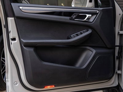 2023 Porsche Macan Macan (MY23)