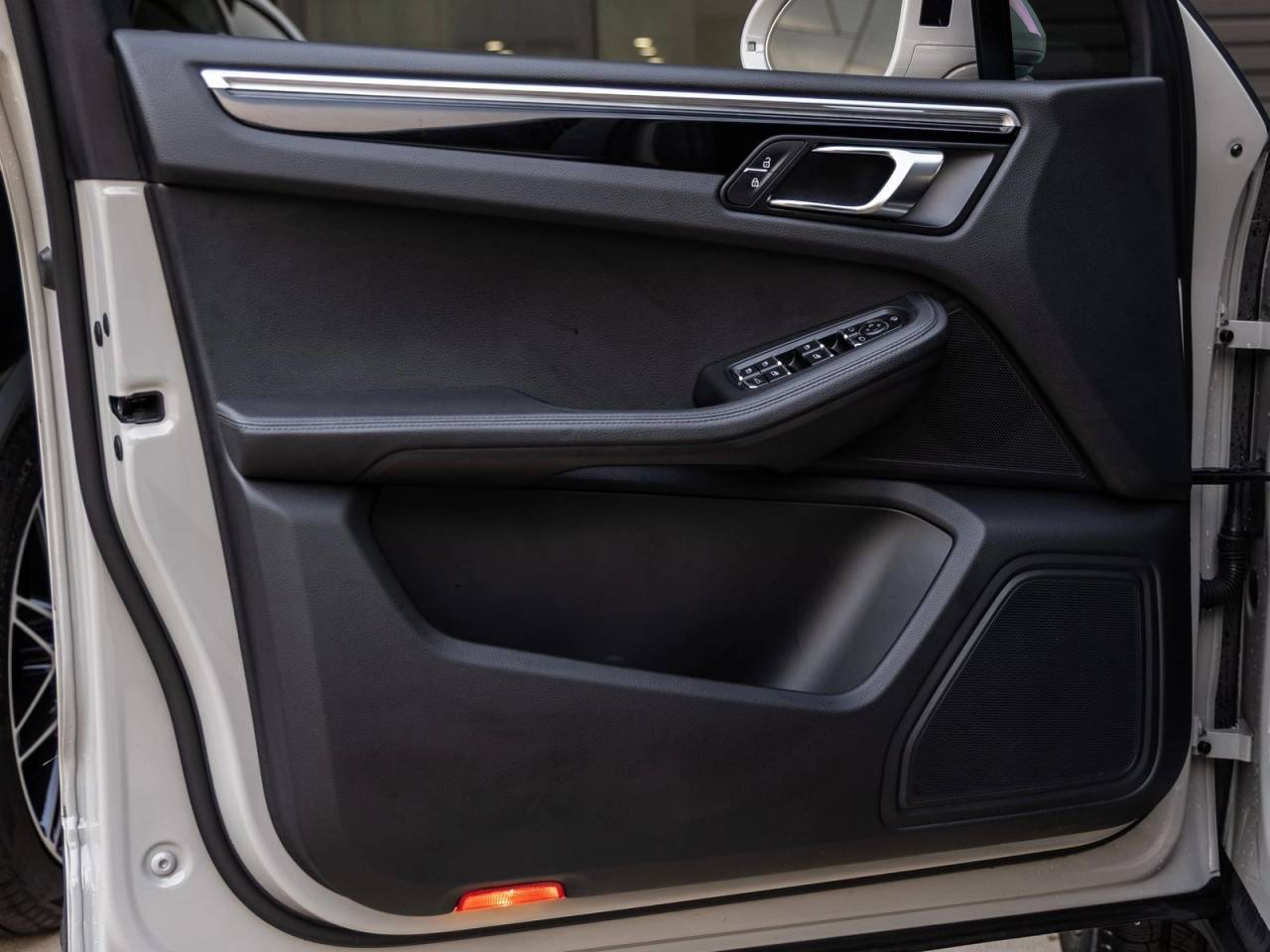 2023 Porsche Macan Macan (MY23)