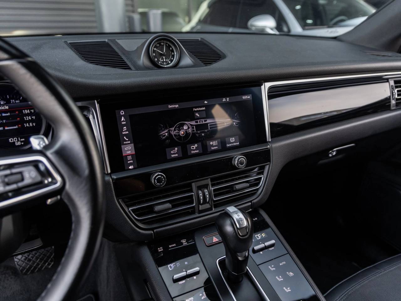 2023 Porsche Macan Macan (MY23)