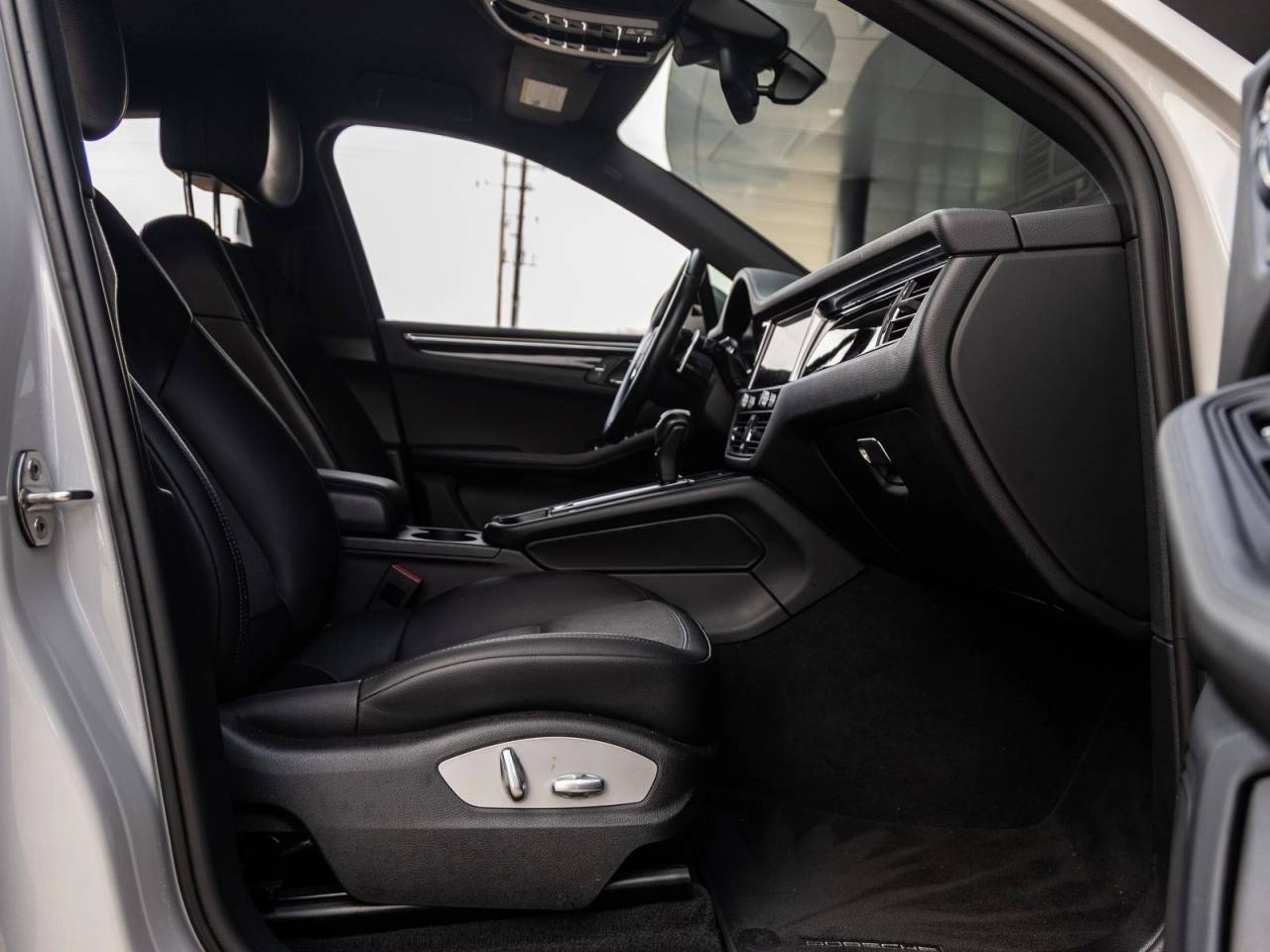 2023 Porsche Macan Macan (MY23)