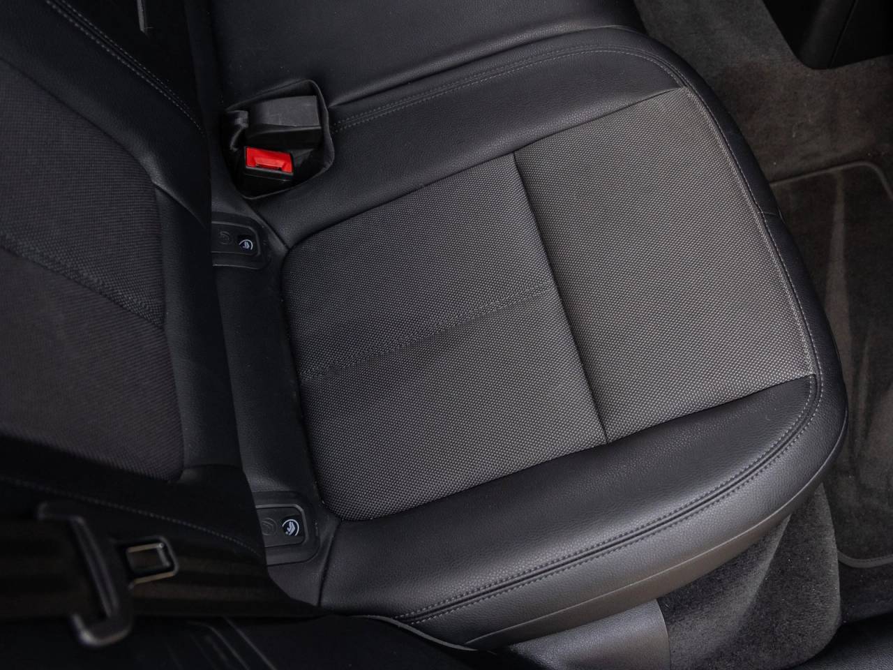 2023 Porsche Macan Macan (MY23)