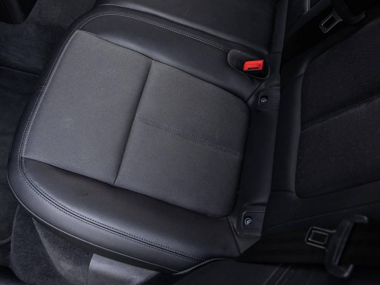 2023 Porsche Macan Macan (MY23)