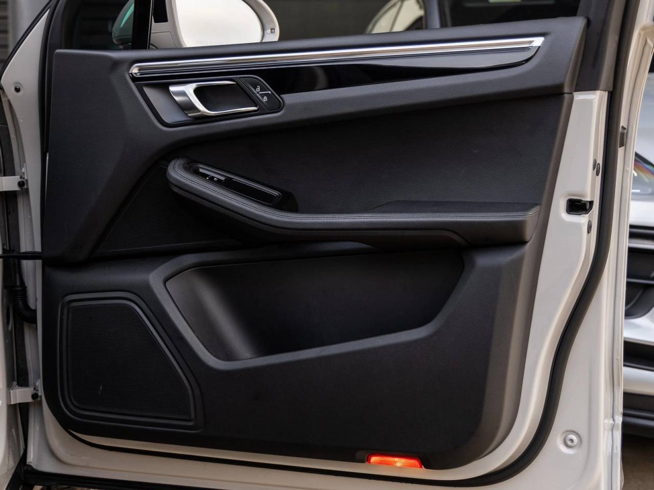 2023 Porsche Macan Macan (MY23)