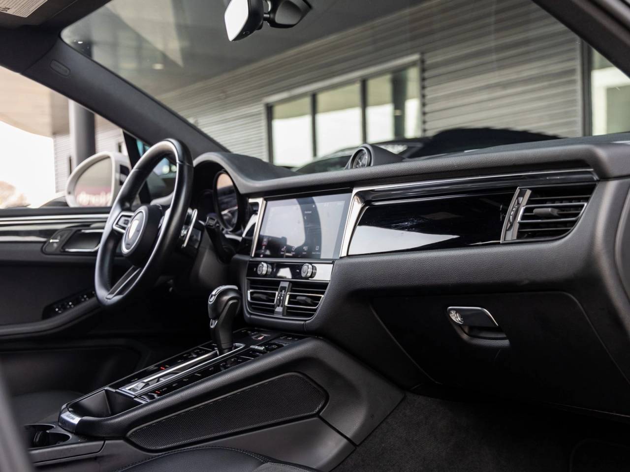 2023 Porsche Macan Macan (MY23)