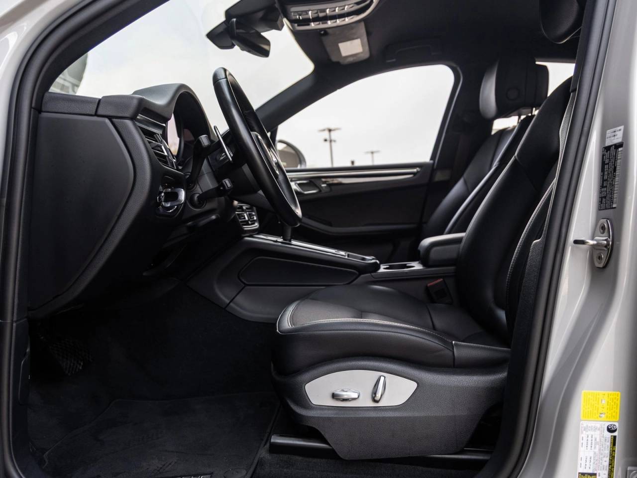 2023 Porsche Macan Macan (MY23)