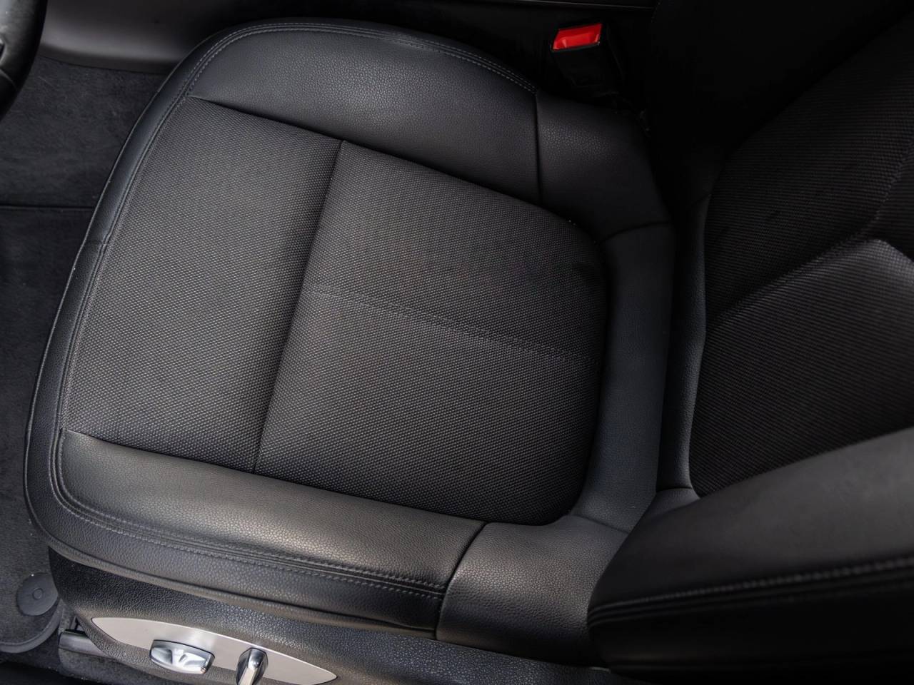 2023 Porsche Macan Macan (MY23)