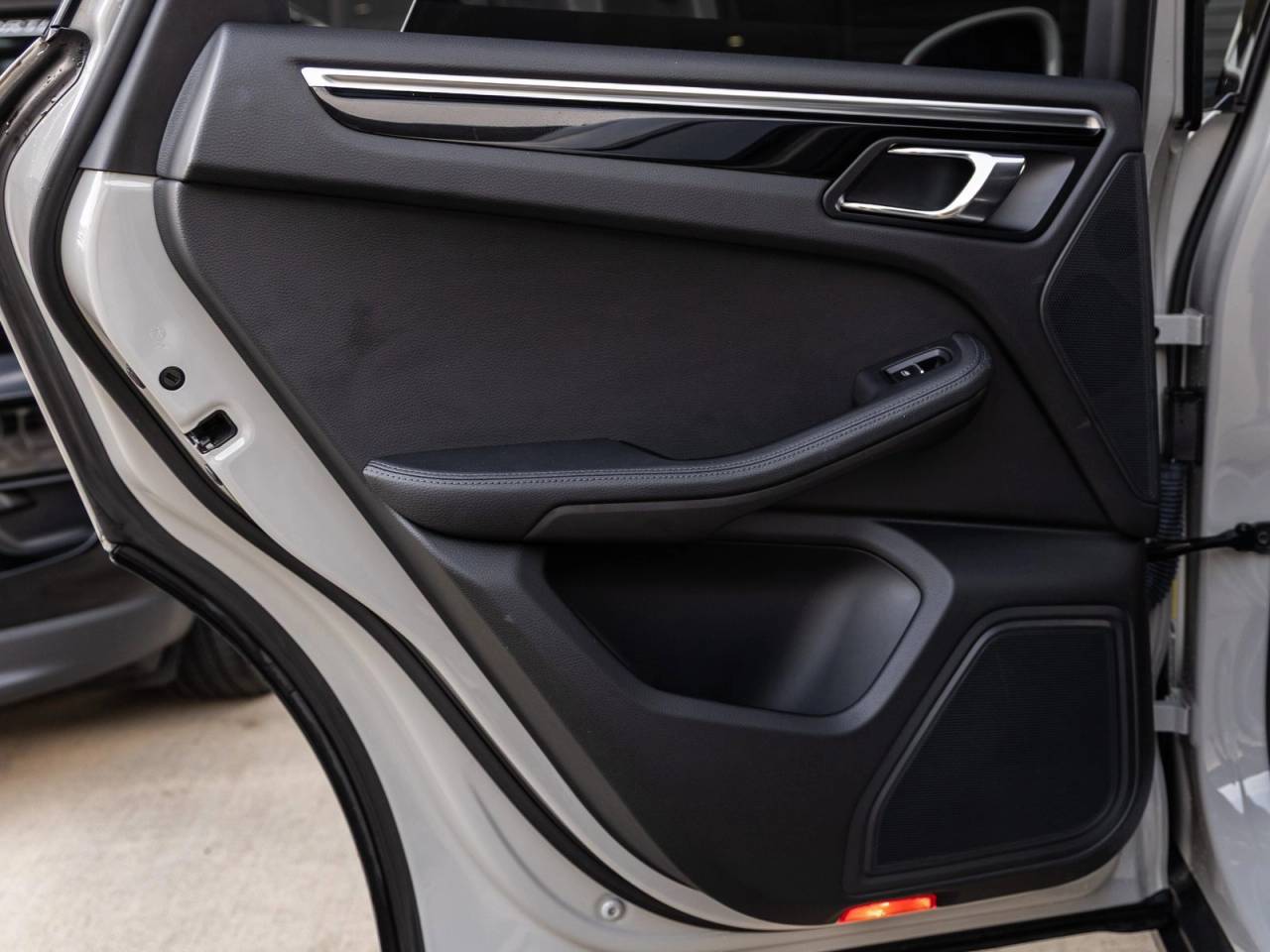 2023 Porsche Macan Macan (MY23)