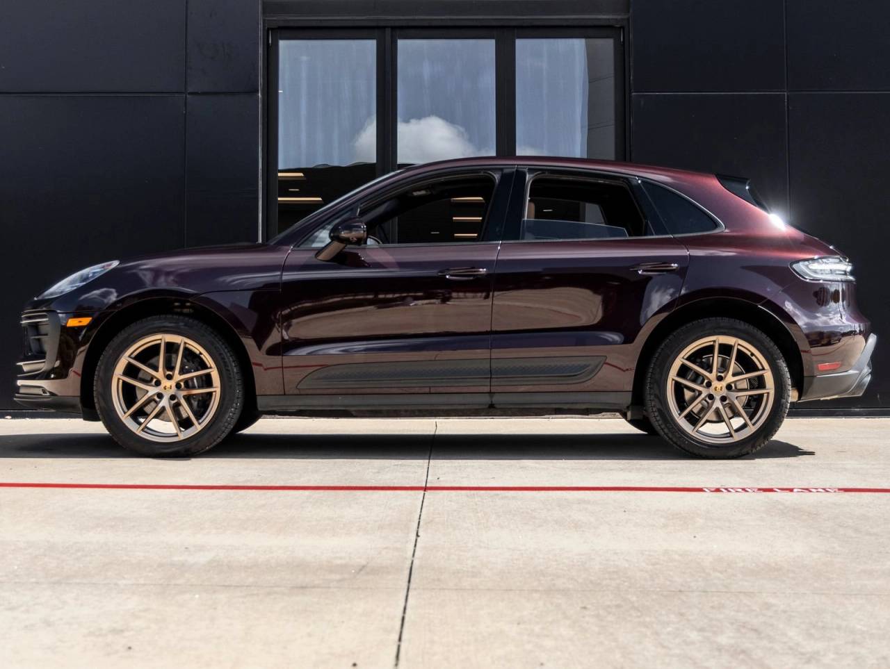 2023 Porsche Macan Base