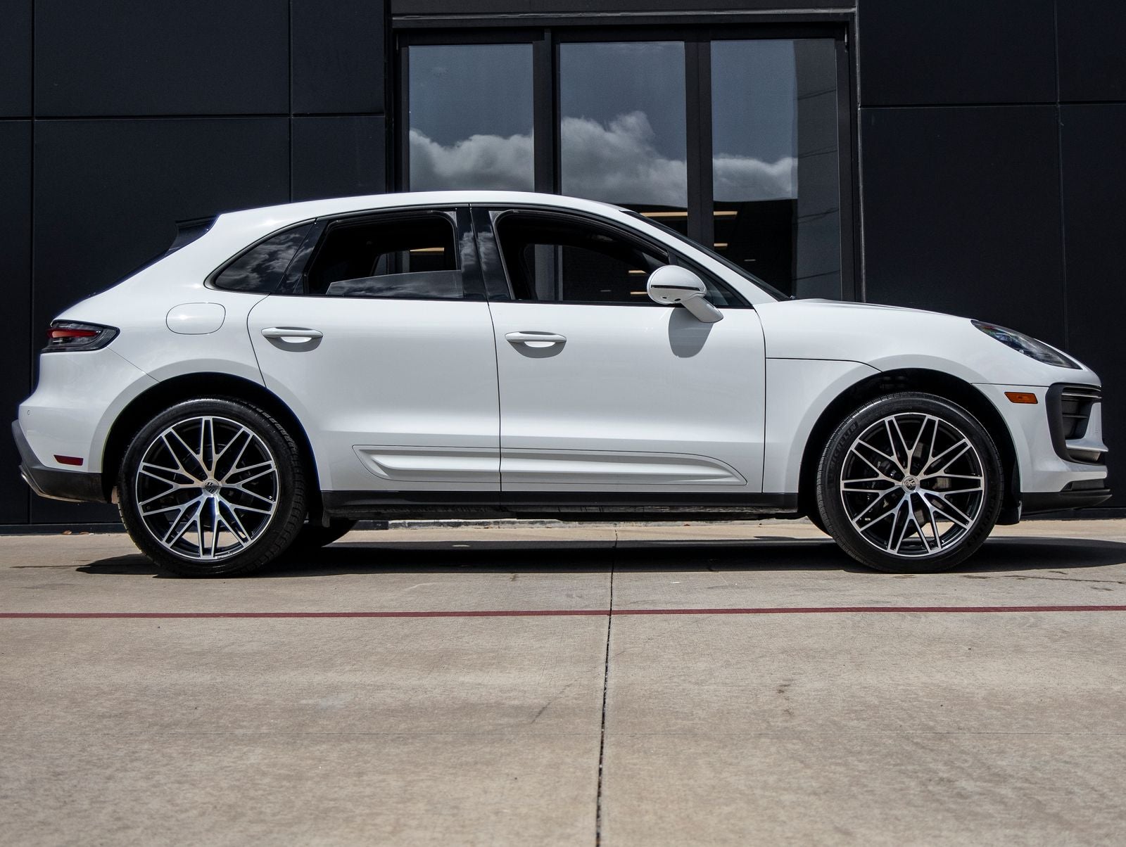 2023 Porsche Macan Macan (MY23)