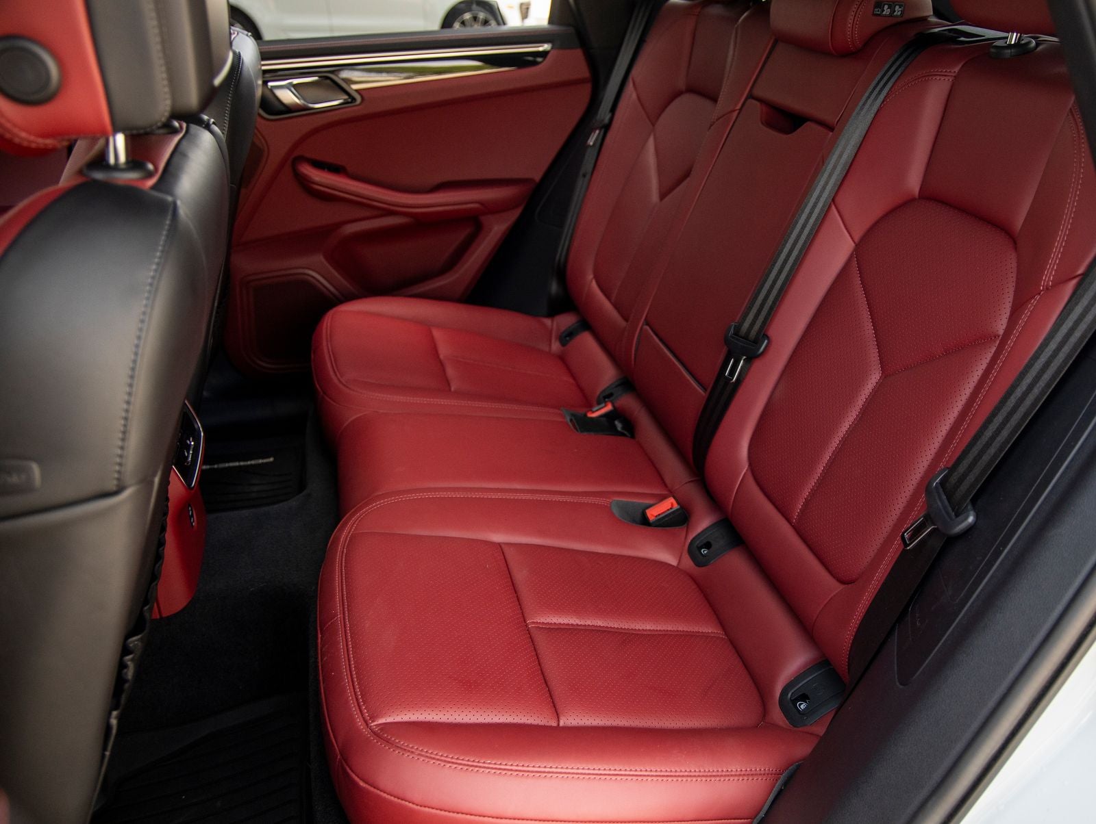 2023 Porsche Macan Macan (MY23)