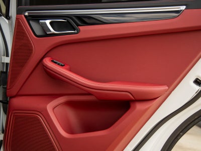 2023 Porsche Macan Macan (MY23)