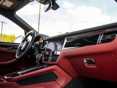 2023 Porsche Macan Macan (MY23)