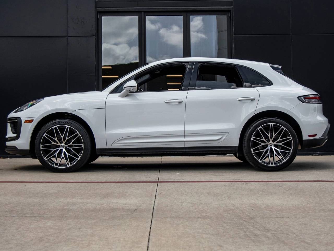 2023 Porsche Macan Macan (MY23)