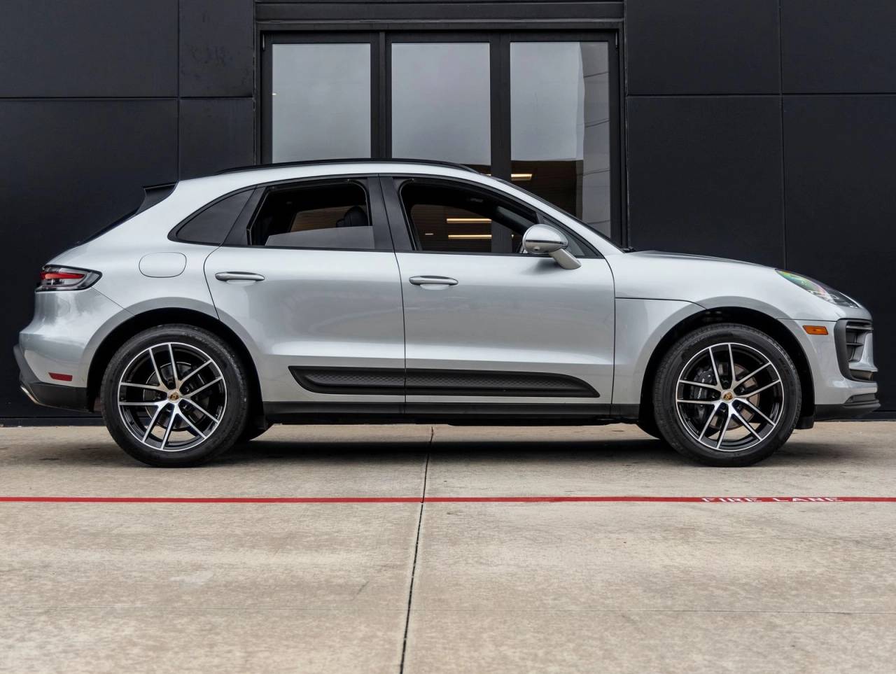 2024 Porsche Macan Base