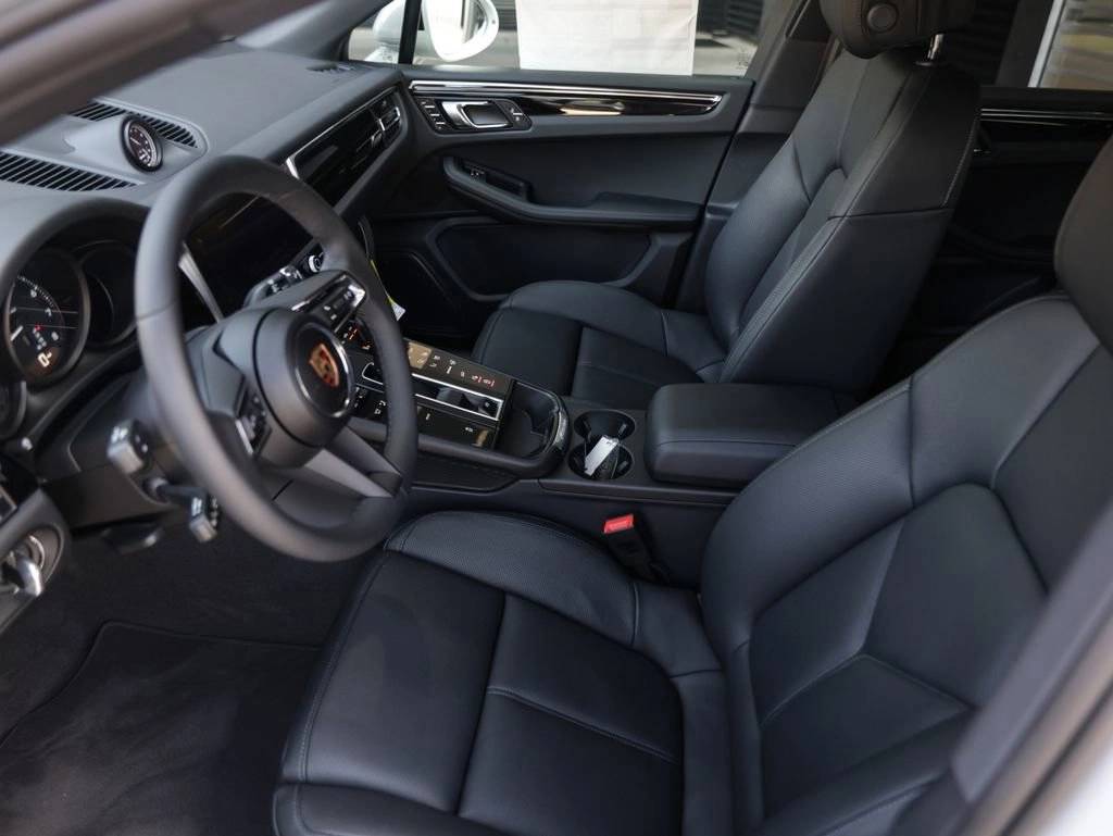 2025 Porsche Macan AWD