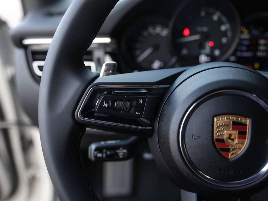 2025 Porsche Macan AWD