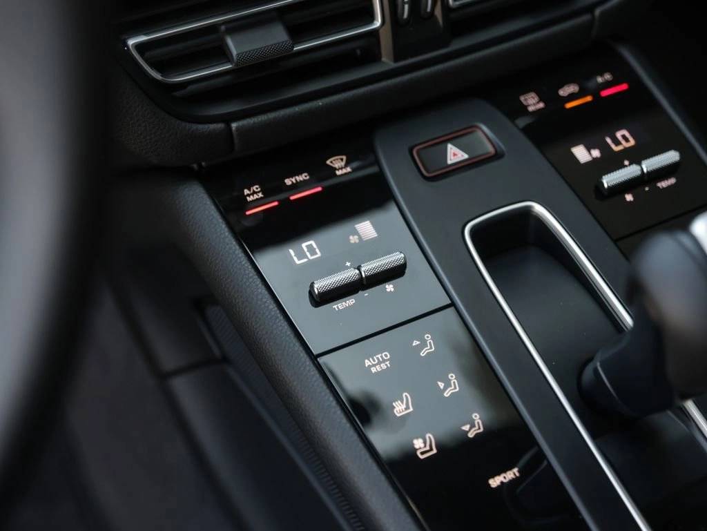 2025 Porsche Macan AWD