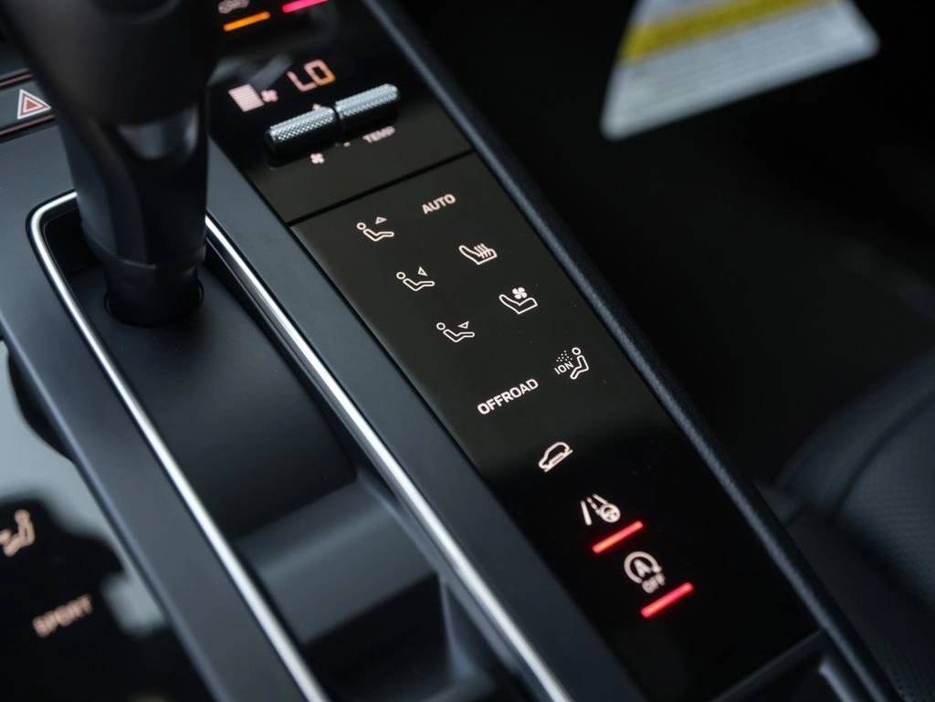 2025 Porsche Macan AWD