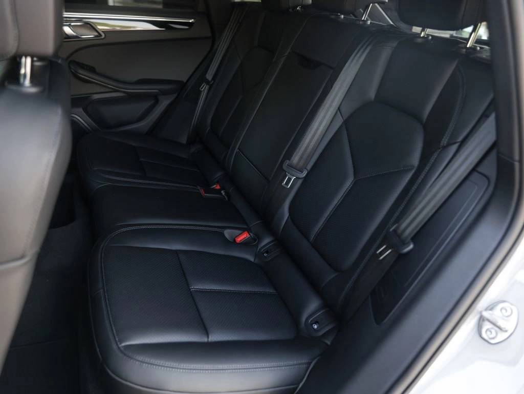 2025 Porsche Macan AWD